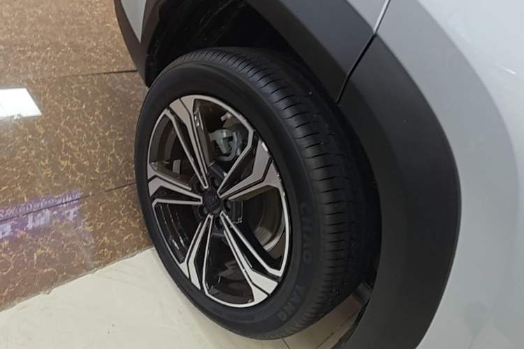 Used Geely Galaxy L7 2025 EM-i 115km Exploration+ Edition Exterior 5
