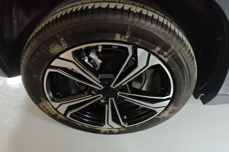 Used Geely Galaxy L7 2025 EM-i 115km Exploration+ Edition Exterior 5