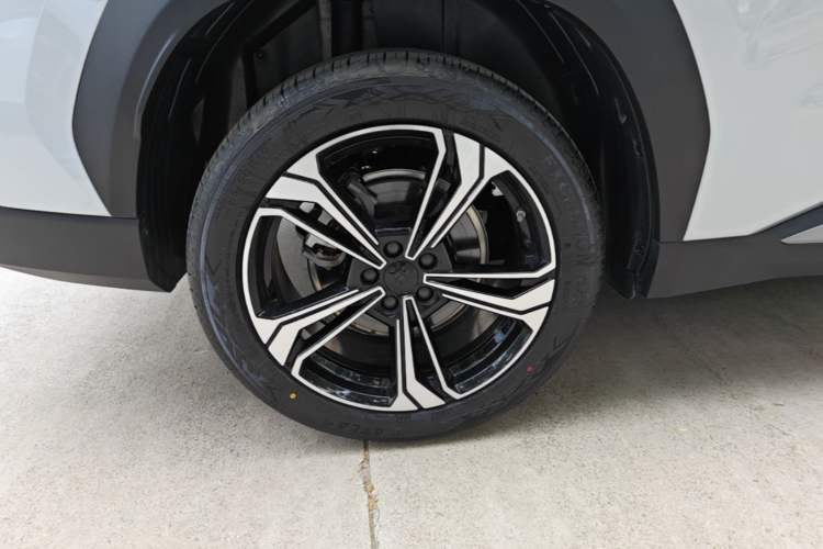 Used Geely Galaxy L7 2025 EM-i 115km Exploration+ Edition Exterior 5