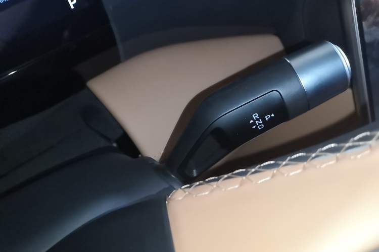 Used Geely Galaxy L7 2025 EM-i 115km Exploration+ Edition Gear Lever