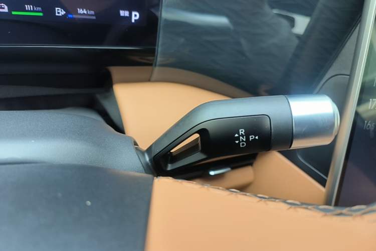 Used Geely Galaxy L7 2025 EM-i 115km Exploration+ Edition Gear Lever