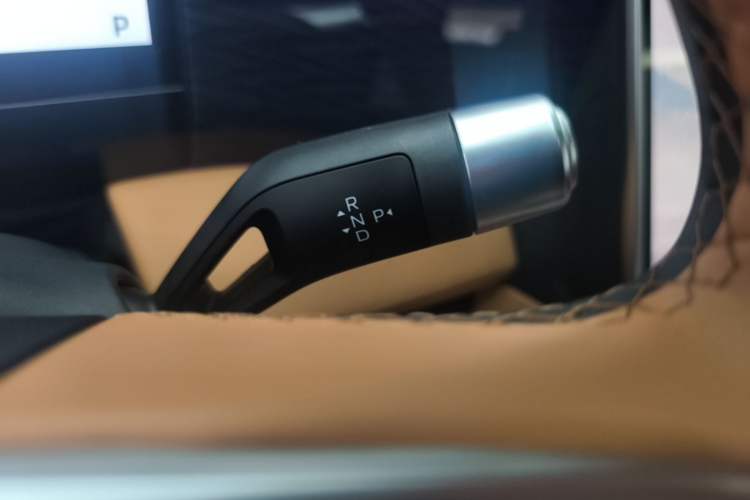 Used Geely Galaxy L7 2025 EM-i 115km Exploration+ Edition Gear Lever