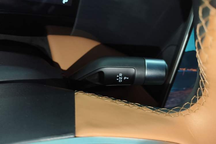Used Geely Galaxy L7 2025 EM-i 115km Exploration+ Edition Gear Lever