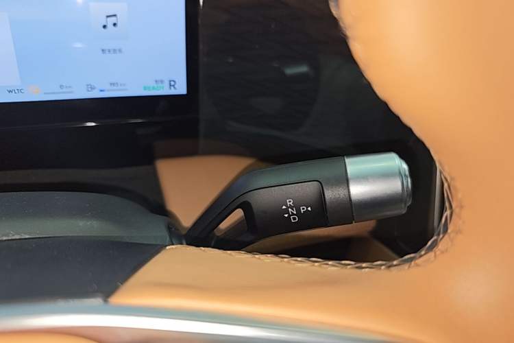 Used Geely Galaxy L7 2025 EM-i 115km Exploration+ Edition Gear Lever