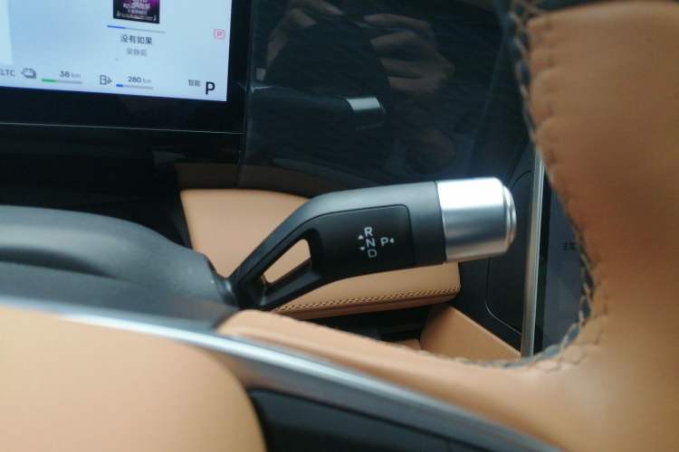 Used Geely Galaxy L7 2025 EM-i 115km Exploration+ Edition Gear Lever