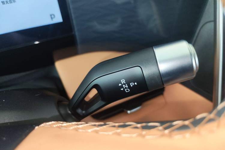Used Geely Galaxy L7 2025 EM-i 115km Exploration+ Edition Gear Lever