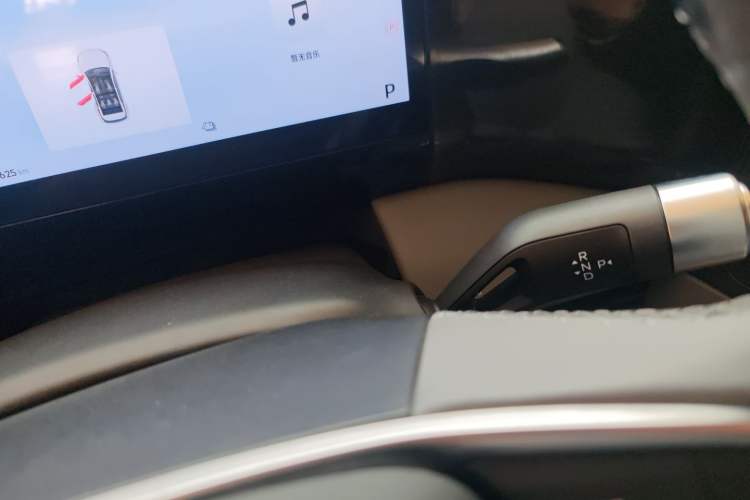 Used Geely Galaxy L7 2025 EM-i 115km Long-Range Version Gear Lever