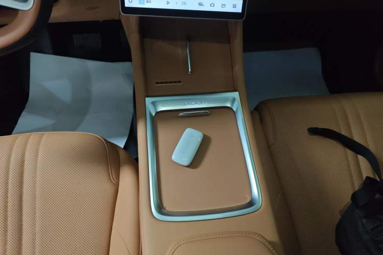 Used Geely Galaxy L7 2025 EM-i 115km Exploration+ Edition Gear Lever