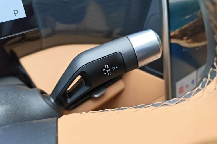 Used Geely Galaxy L7 2025 EM-i 115km Exploration+ Edition Gear Lever