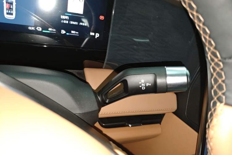 Used Geely Galaxy L7 2025 EM-i 115km Exploration+ Edition Gear Lever