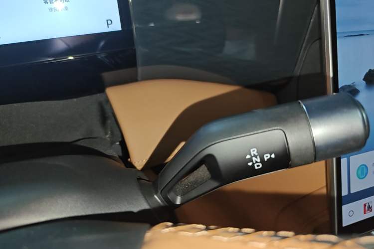 Used Geely Galaxy L7 2025 EM-i 115km Exploration Edition Gear Lever