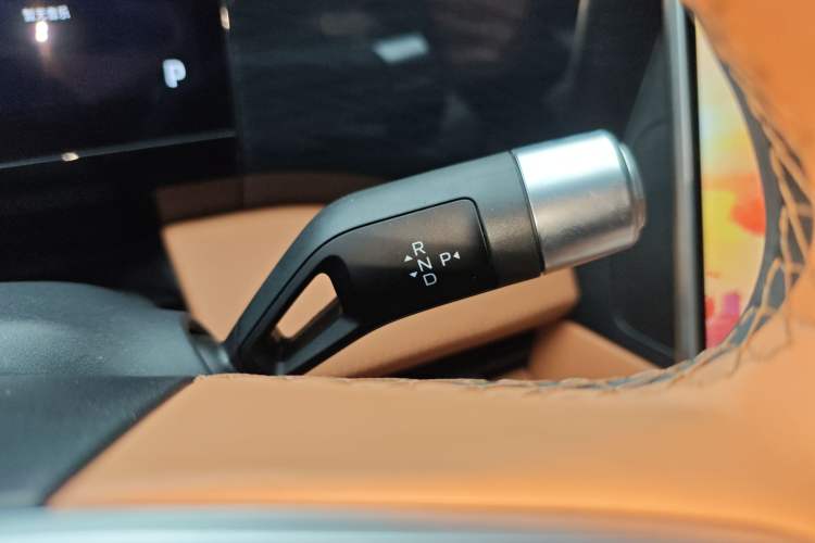 Used Geely Galaxy L7 2025 EM-i 115km Exploration+ Edition Gear Lever