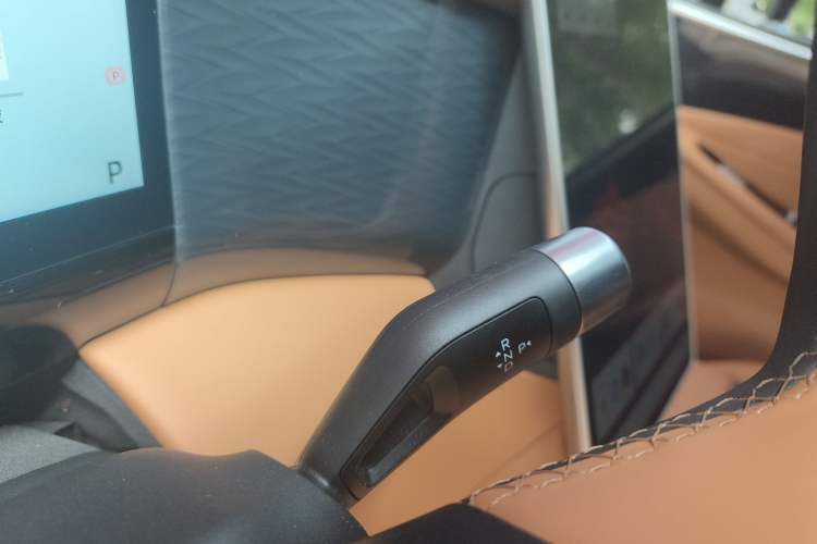 Used Geely Galaxy L7 2025 EM-i 115km Long-Range Version Gear Lever