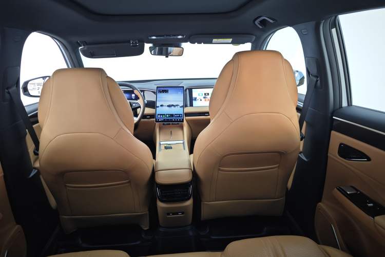 Used Geely Galaxy L7 2025 EM-i 115km Exploration+ Edition Interior 6