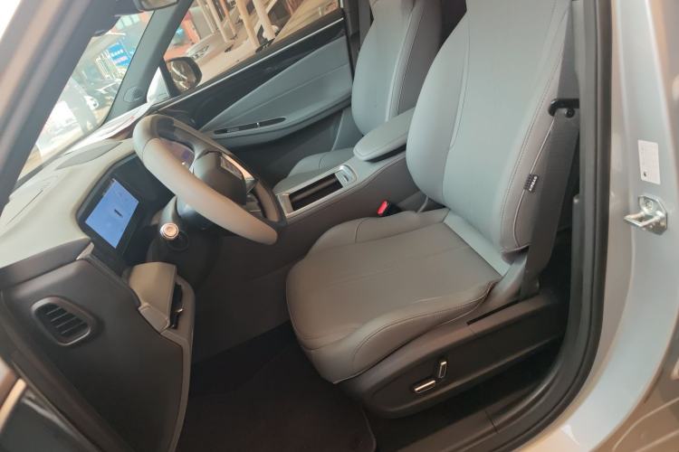 Used Geely Galaxy L7 2025 EM-i 115km Long-Range Version Left Front Seat