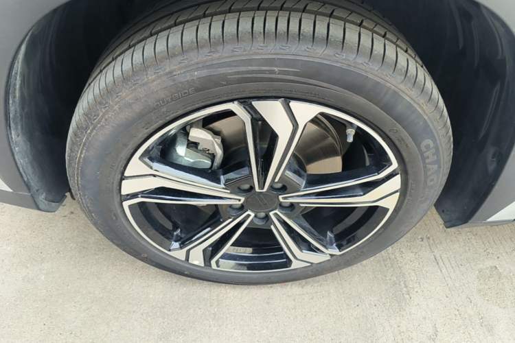 Used Geely Galaxy L7 2025 EM-i 115km Exploration+ Edition Left Front Wheel Hub