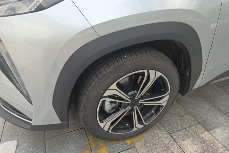 Used Geely Galaxy L7 2025 EM-i 115km Exploration+ Edition Left Front Wheel Hub