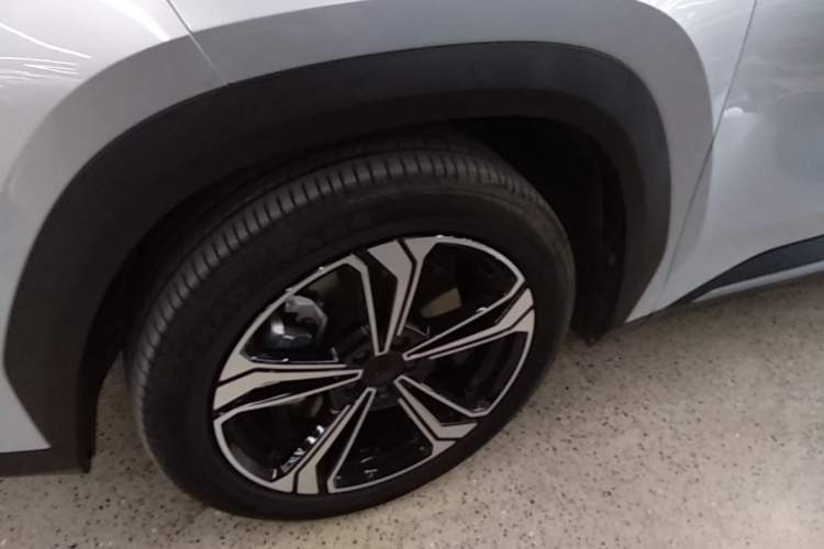 Used Geely Galaxy L7 2025 EM-i 115km Exploration Edition Left Front Wheel Hub