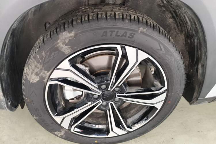 Used Geely Galaxy L7 2025 EM-i 115km Exploration+ Edition Left Front Wheel Hub