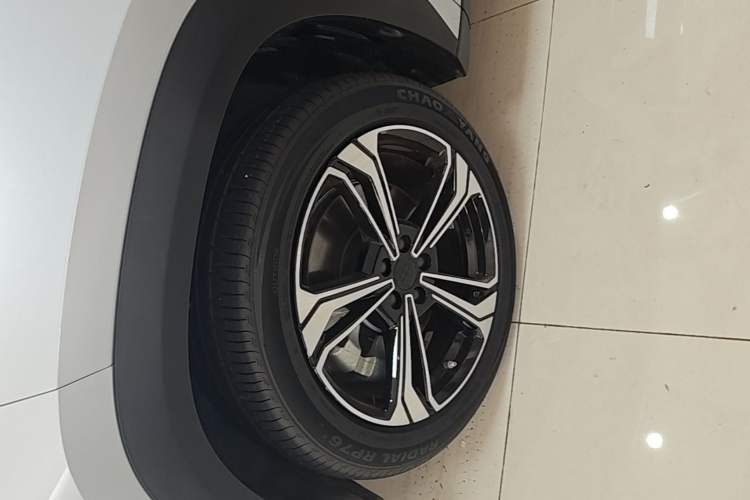 Used Geely Galaxy L7 2025 EM-i 115km Exploration+ Edition Left Front Wheel Hub