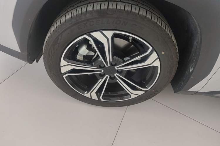 Used Geely Galaxy L7 2025 EM-i 115km Exploration+ Edition Left Front Wheel Hub