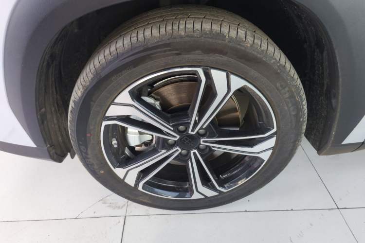 Used Geely Galaxy L7 2025 EM-i 115km Exploration+ Edition Left Front Wheel Hub