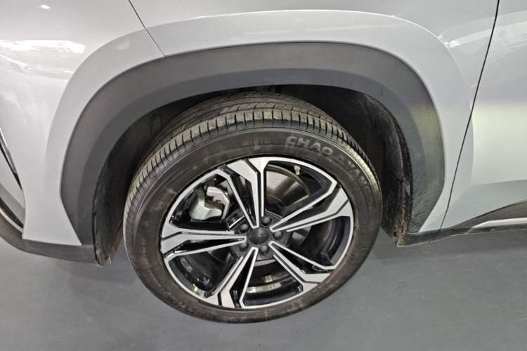 Used Geely Galaxy L7 2025 EM-i 115km Exploration+ Edition Left Front Wheel Hub