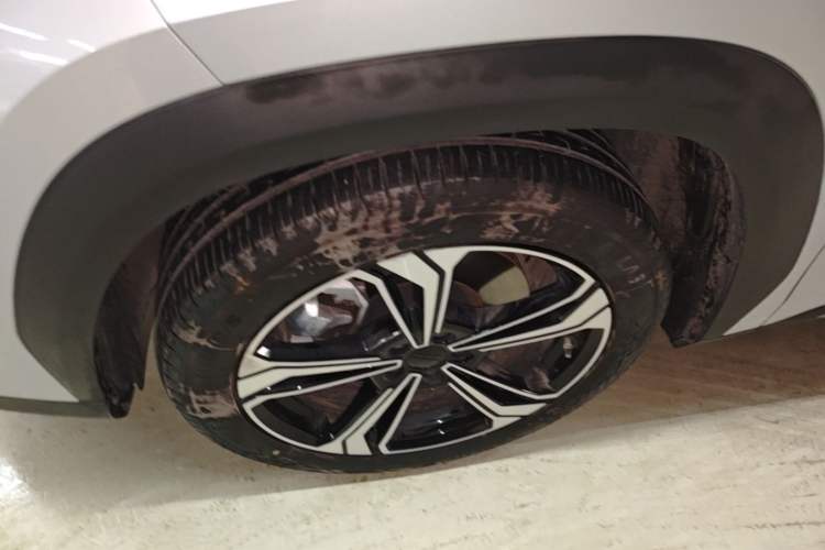 Used Geely Galaxy L7 2025 EM-i 115km Exploration+ Edition Left Front Wheel Hub