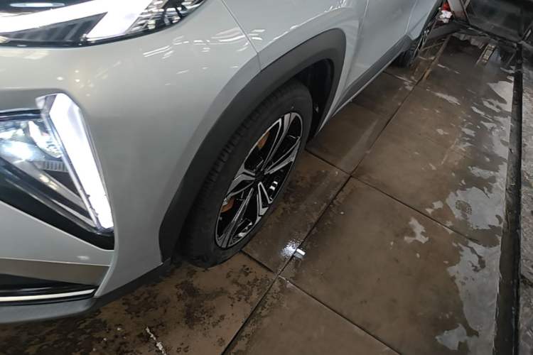 Used Geely Galaxy L7 2025 EM-i 115km Exploration Edition Left Front Wheel Hub