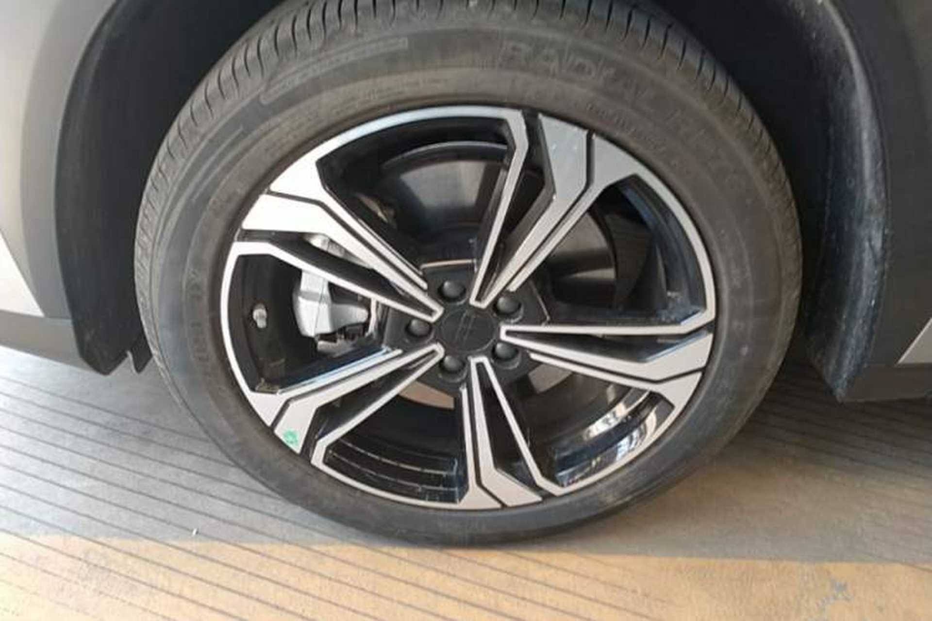 Used Geely Galaxy L7 2025 EM-i 115km Exploration+ Edition Left Front Wheel Hub