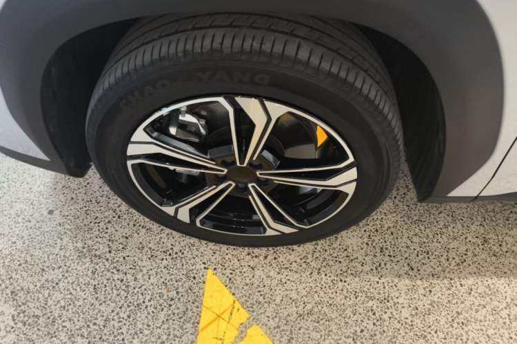 Used Geely Galaxy L7 2025 EM-i 115km Exploration+ Edition Left Front Wheel Hub