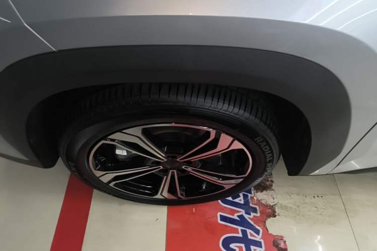Used Geely Galaxy L7 2025 EM-i 115km Exploration+ Edition Left Front Wheel Hub