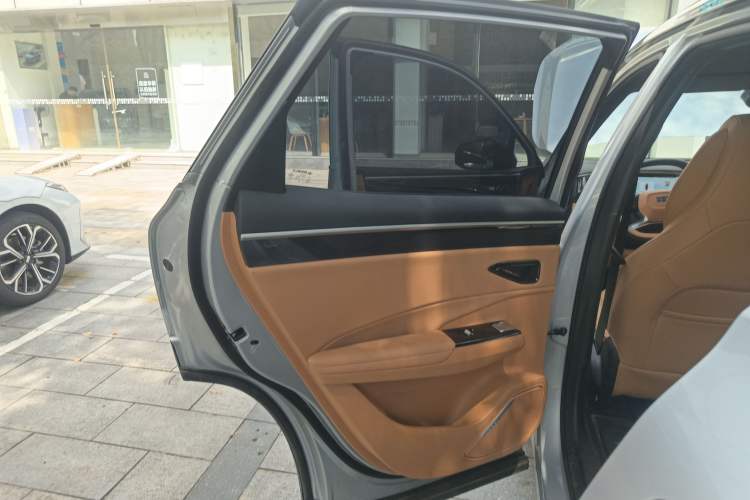 Used Geely Galaxy L7 2025 EM-i 115km Exploration+ Edition Left Rear Door Interior