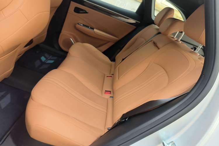 Used Geely Galaxy L7 2025 EM-i 115km Exploration+ Edition Left Rear Seat
