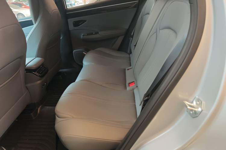 Used Geely Galaxy L7 2025 EM-i 115km Long-Range Version Left Rear Seat