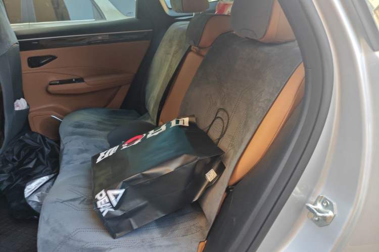 Used Geely Galaxy L7 2025 EM-i 115km Exploration Edition Left Rear Seat