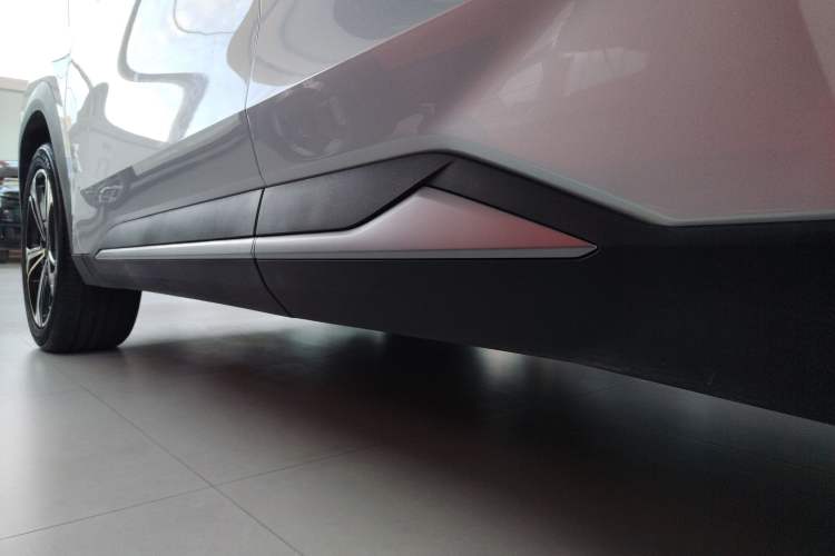 Used Geely Galaxy L7 2025 EM-i 115km Exploration+ Edition Left Side Sill