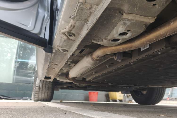 Used Geely Galaxy L7 2025 EM-i 115km Long-Range Version Left Side Sill