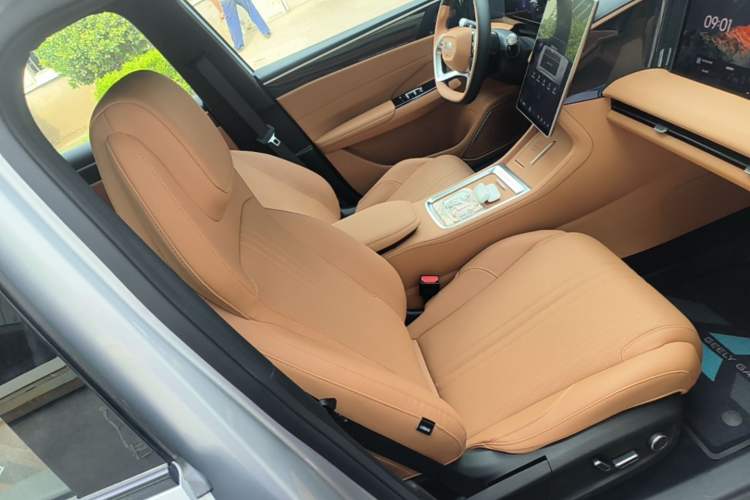 Used Geely Galaxy L7 2025 EM-i 115km Exploration+ Edition Right Front Seat