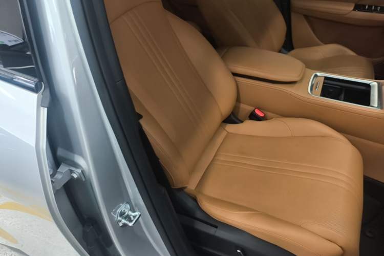 Used Geely Galaxy L7 2025 EM-i 115km Exploration+ Edition Right Front Seat