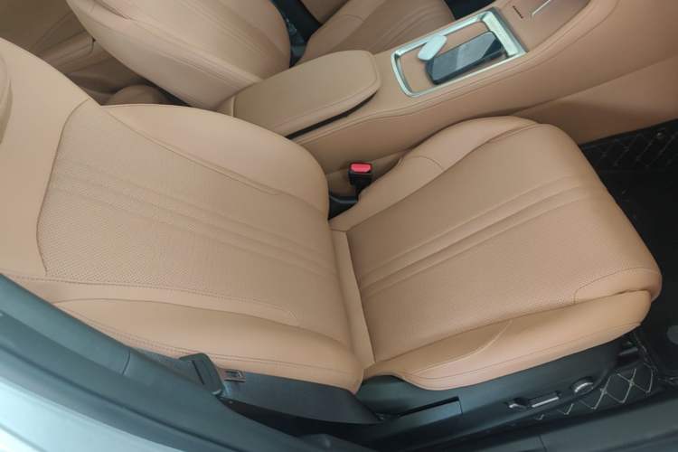 Used Geely Galaxy L7 2025 EM-i 115km Exploration+ Edition Right Front Seat