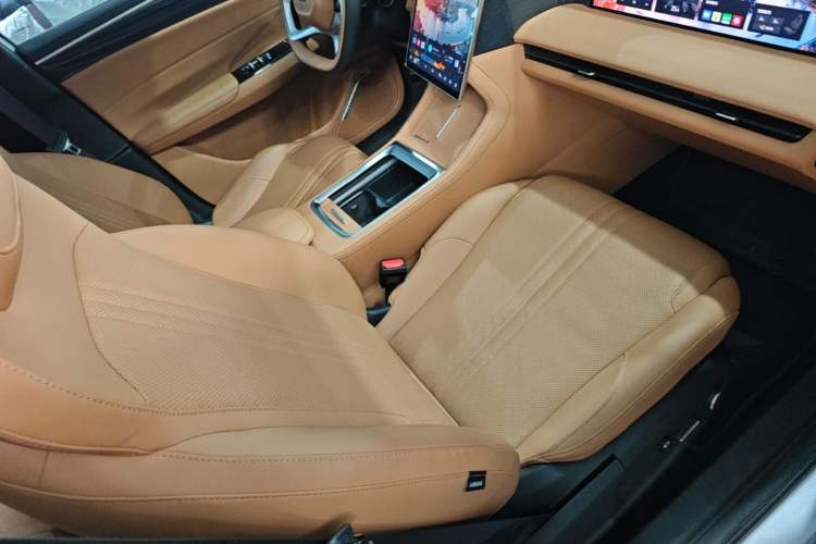 Used Geely Galaxy L7 2025 EM-i 115km Exploration+ Edition Right Front Seat