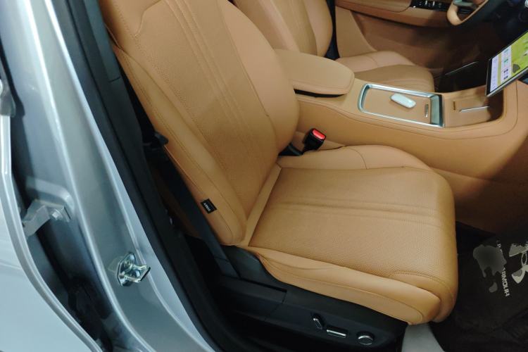Used Geely Galaxy L7 2025 EM-i 115km Exploration+ Edition Right Front Seat
