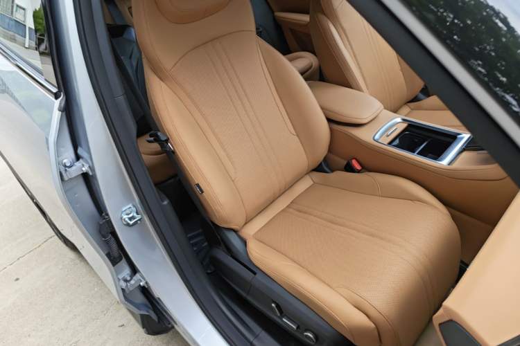 Used Geely Galaxy L7 2025 EM-i 115km Exploration+ Edition Right Front Seat