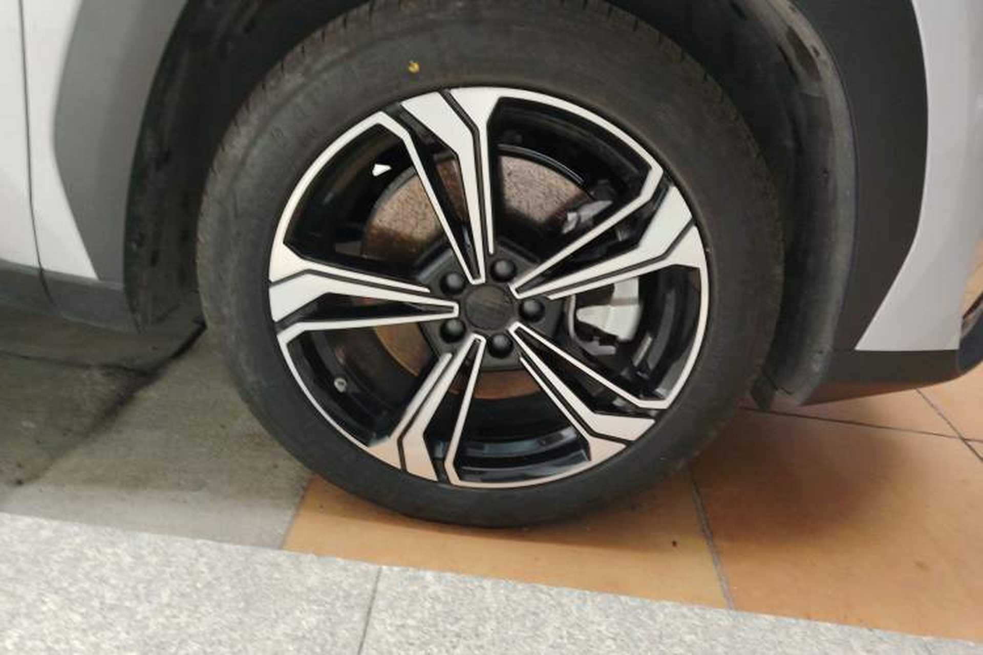 Used Geely Galaxy L7 2025 EM-i 115km Exploration Edition Right Front Wheel Hub
