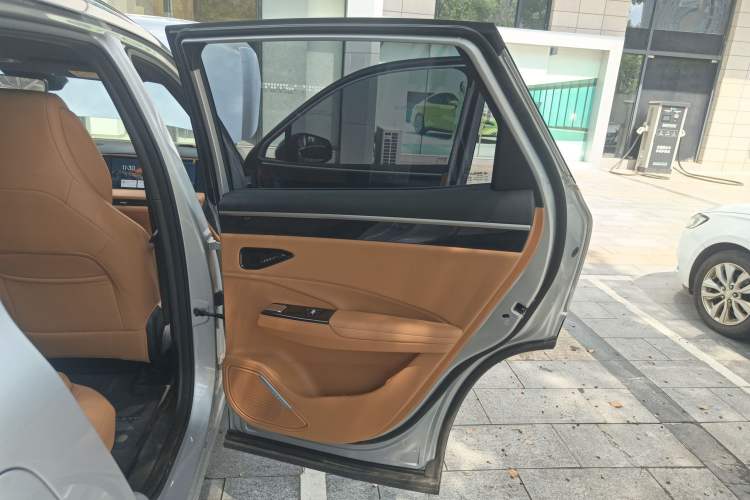 Used Geely Galaxy L7 2025 EM-i 115km Exploration+ Edition Right Rear Door Interior