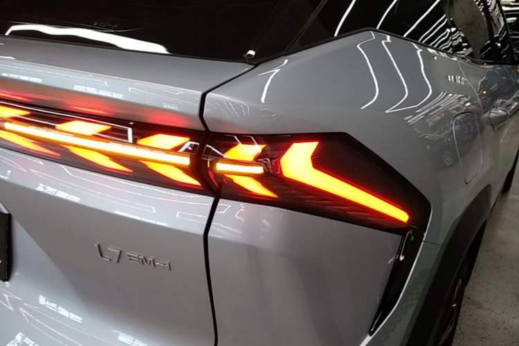 Used Geely Galaxy L7 2025 EM-i 115km Exploration Edition Right Rear Taillight