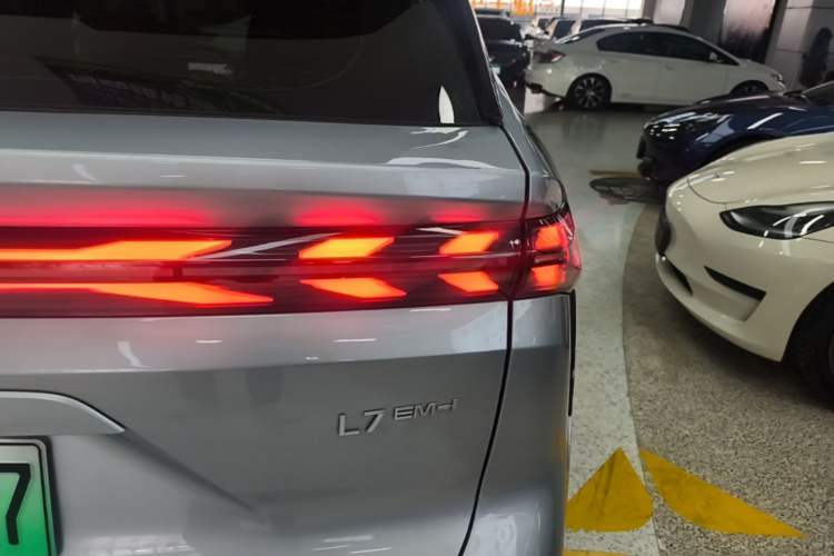 Used Geely Galaxy L7 2025 EM-i 115km Exploration+ Edition Right Rear Taillight