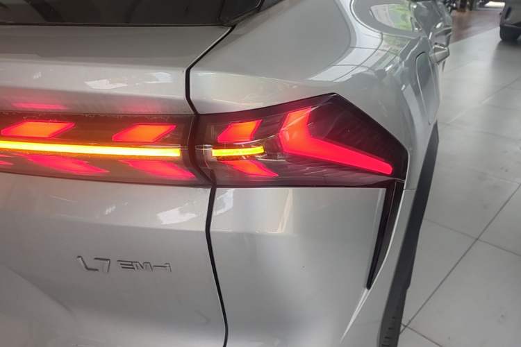 Used Geely Galaxy L7 2025 EM-i 115km Exploration+ Edition Right Rear Taillight