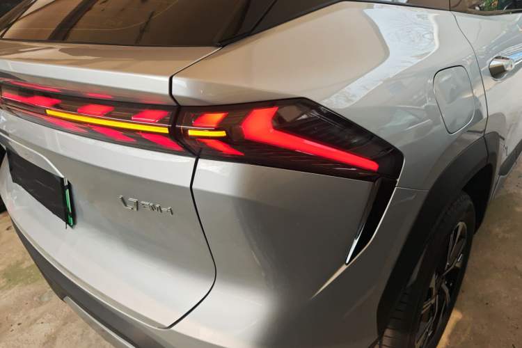 Used Geely Galaxy L7 2025 EM-i 115km Long-Range Version Right Rear Taillight